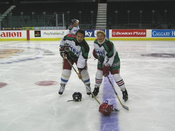 http://smollo.de/pixlie/cache/vs_2004_11_02%20-%20Spiel%20gegen%20die%20Calgary%20Global%20Pylons_03_P1010050.jpg