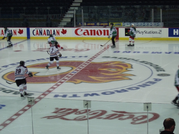 http://smollo.de/pixlie/cache/vs_2004_11_02%20-%20Spiel%20gegen%20die%20Calgary%20Global%20Pylons_06_Pb030109.jpg