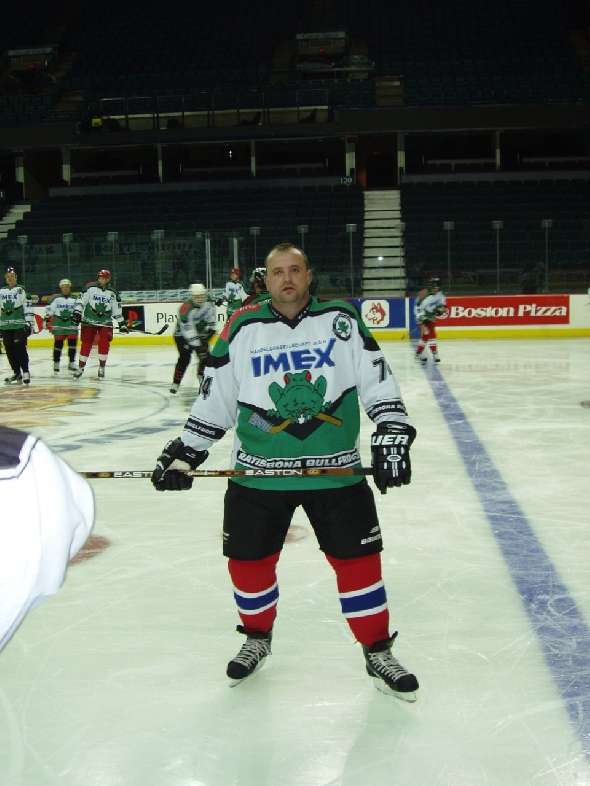 http://smollo.de/pixlie/cache/vs_2004_11_02%20-%20Spiel%20gegen%20die%20Calgary%20Global%20Pylons_07_Pb030114.jpg