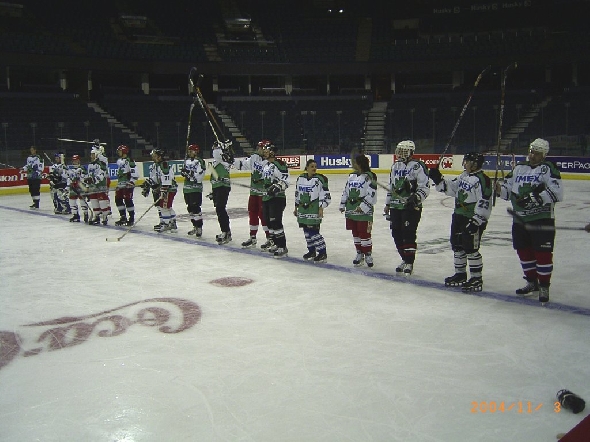 http://smollo.de/pixlie/cache/vs_2004_11_02%20-%20Spiel%20gegen%20die%20Calgary%20Global%20Pylons_13_Rimg0123.jpg