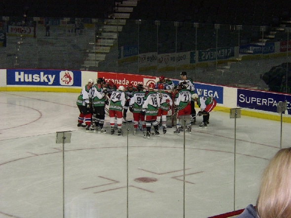http://smollo.de/pixlie/cache/vs_2004_11_02%20-%20Spiel%20gegen%20die%20Calgary%20Global%20Pylons_14_P1010202.jpg