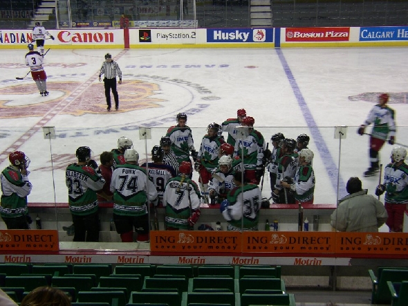 http://smollo.de/pixlie/cache/vs_2004_11_02%20-%20Spiel%20gegen%20die%20Calgary%20Global%20Pylons_15_P1010201.jpg