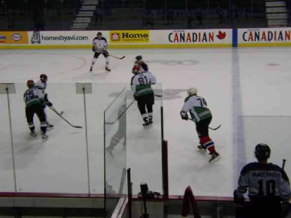 http://smollo.de/pixlie/cache/vs_2004_11_02%20-%20Spiel%20gegen%20die%20Calgary%20Global%20Pylons_19_P1010005a.jpg