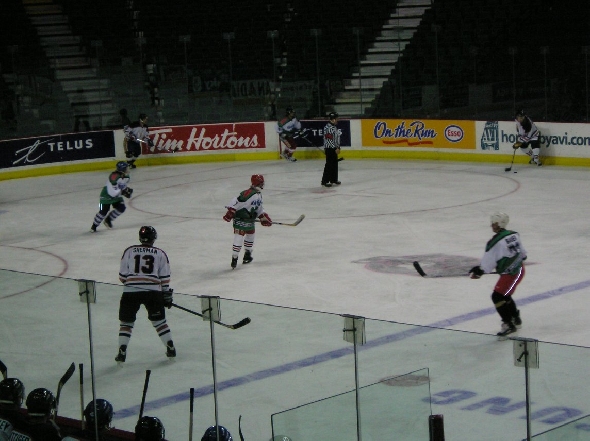 http://smollo.de/pixlie/cache/vs_2004_11_02%20-%20Spiel%20gegen%20die%20Calgary%20Global%20Pylons_23_P1010071a.jpg