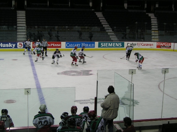 http://smollo.de/pixlie/cache/vs_2004_11_02%20-%20Spiel%20gegen%20die%20Calgary%20Global%20Pylons_32_P1010068.jpg