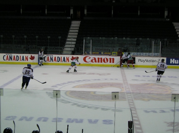 http://smollo.de/pixlie/cache/vs_2004_11_02%20-%20Spiel%20gegen%20die%20Calgary%20Global%20Pylons_37_P1010097a.jpg