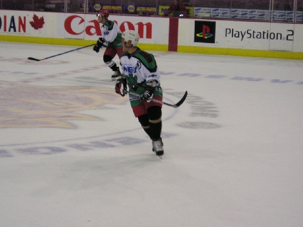 http://smollo.de/pixlie/cache/vs_2004_11_02%20-%20Spiel%20gegen%20die%20Calgary%20Global%20Pylons_39_Pb020017.jpg