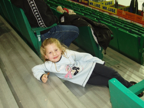 http://smollo.de/pixlie/cache/vs_2004_11_02%20-%20Spiel%20gegen%20die%20Calgary%20Global%20Pylons_43_Pb030132.jpg