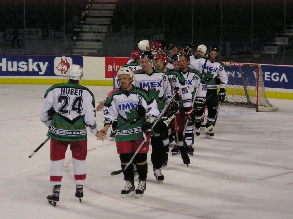 http://smollo.de/pixlie/cache/vs_2004_11_02%20-%20Spiel%20gegen%20die%20Calgary%20Global%20Pylons_44_Pb020018.jpg