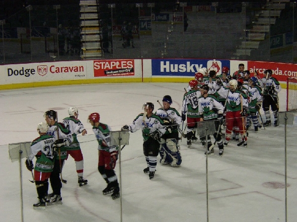 http://smollo.de/pixlie/cache/vs_2004_11_02%20-%20Spiel%20gegen%20die%20Calgary%20Global%20Pylons_45_P1010012.jpg