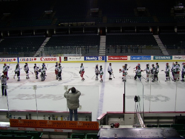 http://smollo.de/pixlie/cache/vs_2004_11_02%20-%20Spiel%20gegen%20die%20Calgary%20Global%20Pylons_46_P1010014.jpg