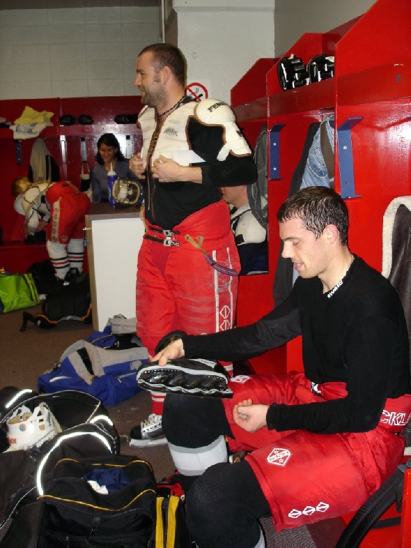 http://smollo.de/pixlie/cache/vs_2004_11_02%20-%20Spiel%20gegen%20die%20Calgary%20Global%20Pylons_49_Dsc00817.jpg