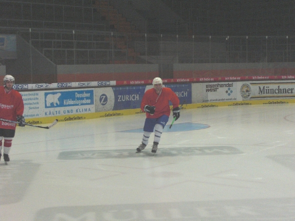http://smollo.de/pixlie/cache/vs_2010_01_05%20-%20Uwe%20Daschner%20beim%20EHC%20M%FCnchen_Cimg6408.jpg