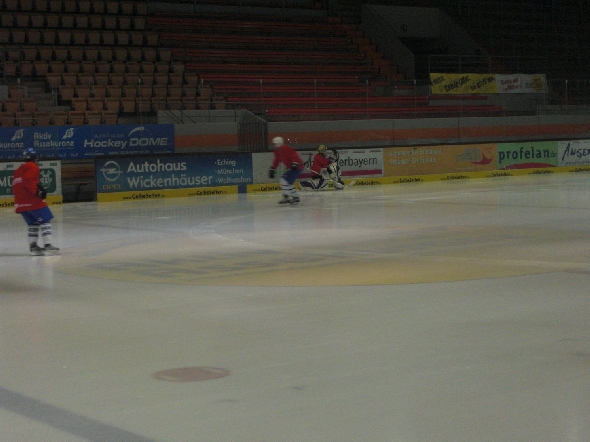 http://smollo.de/pixlie/cache/vs_2010_01_05%20-%20Uwe%20Daschner%20beim%20EHC%20M%FCnchen_Cimg6409.jpg