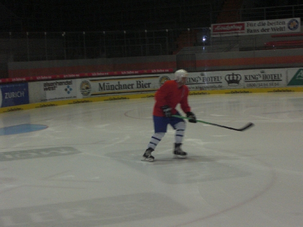 http://smollo.de/pixlie/cache/vs_2010_01_05%20-%20Uwe%20Daschner%20beim%20EHC%20M%FCnchen_Cimg6410.jpg