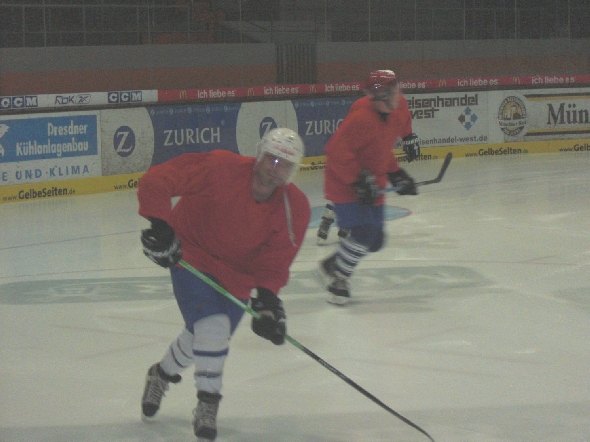 http://smollo.de/pixlie/cache/vs_2010_01_05%20-%20Uwe%20Daschner%20beim%20EHC%20M%FCnchen_Cimg6411.jpg