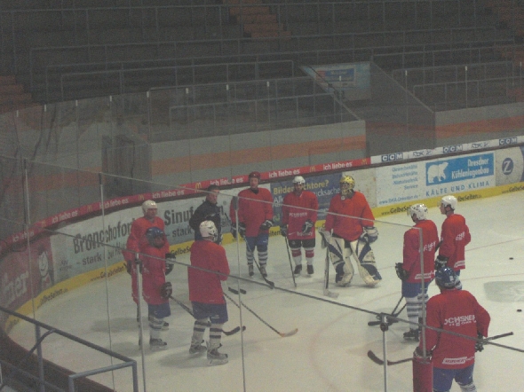 http://smollo.de/pixlie/cache/vs_2010_01_05%20-%20Uwe%20Daschner%20beim%20EHC%20M%FCnchen_Cimg6414.jpg