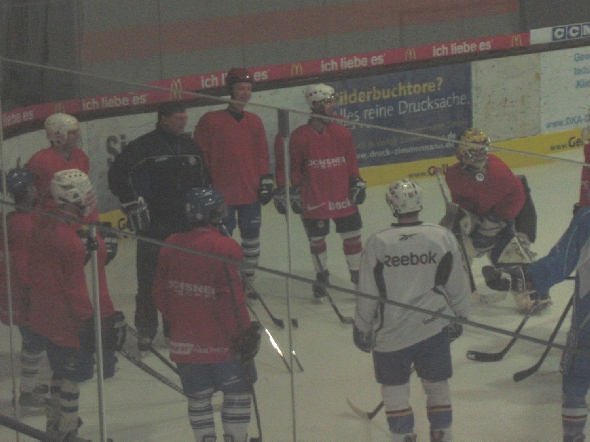 http://smollo.de/pixlie/cache/vs_2010_01_05%20-%20Uwe%20Daschner%20beim%20EHC%20M%FCnchen_Cimg6416.jpg