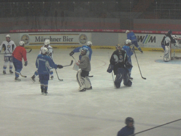 http://smollo.de/pixlie/cache/vs_2010_01_05%20-%20Uwe%20Daschner%20beim%20EHC%20M%FCnchen_Cimg6418.jpg