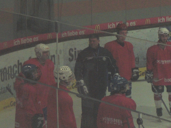 http://smollo.de/pixlie/cache/vs_2010_01_05%20-%20Uwe%20Daschner%20beim%20EHC%20M%FCnchen_Cimg6419.jpg