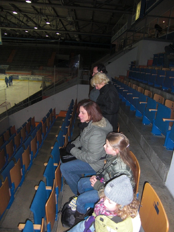 http://smollo.de/pixlie/cache/vs_2010_01_05%20-%20Uwe%20Daschner%20beim%20EHC%20M%FCnchen_Cimg6420.jpg