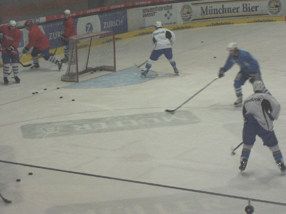 http://smollo.de/pixlie/cache/vs_2010_01_05%20-%20Uwe%20Daschner%20beim%20EHC%20M%FCnchen_Cimg6423.jpg