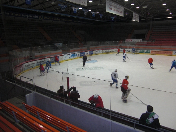 http://smollo.de/pixlie/cache/vs_2010_01_05%20-%20Uwe%20Daschner%20beim%20EHC%20M%FCnchen_Cimg6425.jpg