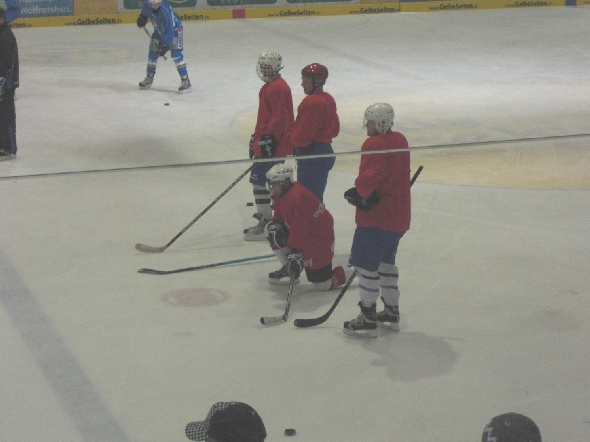 http://smollo.de/pixlie/cache/vs_2010_01_05%20-%20Uwe%20Daschner%20beim%20EHC%20M%FCnchen_Cimg6427.jpg