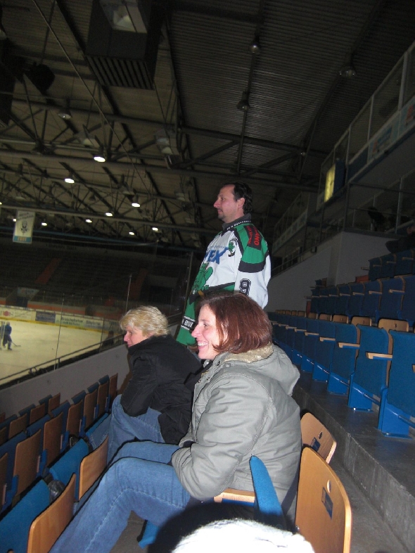 http://smollo.de/pixlie/cache/vs_2010_01_05%20-%20Uwe%20Daschner%20beim%20EHC%20M%FCnchen_Cimg6432.jpg