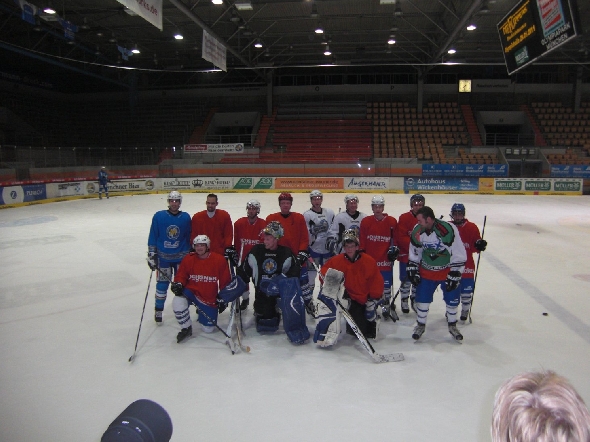 http://smollo.de/pixlie/cache/vs_2010_01_05%20-%20Uwe%20Daschner%20beim%20EHC%20M%FCnchen_Cimg6436.jpg