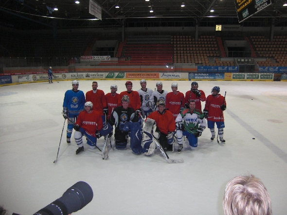 http://smollo.de/pixlie/cache/vs_2010_01_05%20-%20Uwe%20Daschner%20beim%20EHC%20M%FCnchen_Cimg6437.jpg