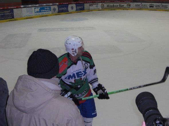 http://smollo.de/pixlie/cache/vs_2010_01_05%20-%20Uwe%20Daschner%20beim%20EHC%20M%FCnchen_Cimg6440.jpg