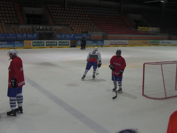 http://smollo.de/pixlie/cache/vs_2010_01_05%20-%20Uwe%20Daschner%20beim%20EHC%20M%FCnchen_Cimg6441.jpg
