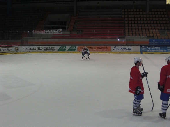 http://smollo.de/pixlie/cache/vs_2010_01_05%20-%20Uwe%20Daschner%20beim%20EHC%20M%FCnchen_Cimg6442.jpg